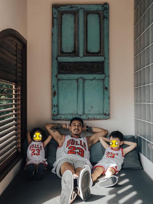 Dianggap Baby Face, Ini Potret 6 Artis Pria Usia 30an saat Momong Buah Hati