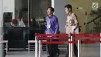 Panitera Mahkamah Konstitusi Kasianur Sidauruk keluar dari ruang penyidikan Komisi Pemberantasan Korupsi (KPK), Jakarta, Jumat (9/3). Kasianur Sidauruk diperiksa terkait kasus sengketa pilkada di MK pada tahun 2013. (Liputan6.com/Herman Zakharia)