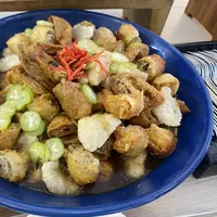 Tahu Gejrot salah menu kuliner di Loka Rasa 2025. [Anisha/Fimela]