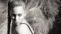 Bertema Hitam Putih, Beyonce Foto Seksi di Kolam Renang