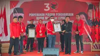 PDI Perjuangan menerima penghargaan dan piagam dari Museum Rekor Dunia Indonesia (MURI) dan Lembaga Prestasi Indonesia Dunia (Lemprid) pada Selasa (15/8/2023). (Foto: Fachrur Rozie/Liputan6.com).
