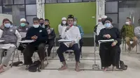 Ustaz Abdul Somad bersama pemuka agama dan tokoh masyarakat menyampaikan sikap atas aksi penolakan Rizieq Shihab dan penahanan Ketua FPI Pekanbaru. (Liputan6.com/M Syukur)