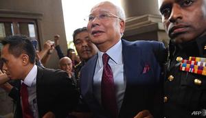 Mantan perdana menteri Malaysia Najib Razak tiba di kompleks pengadilan Duta di Kuala Lumpur pada 4 Juli 2018 untuk menghadapi sidang 1MDB. (AFP / Mohd Rasfan)