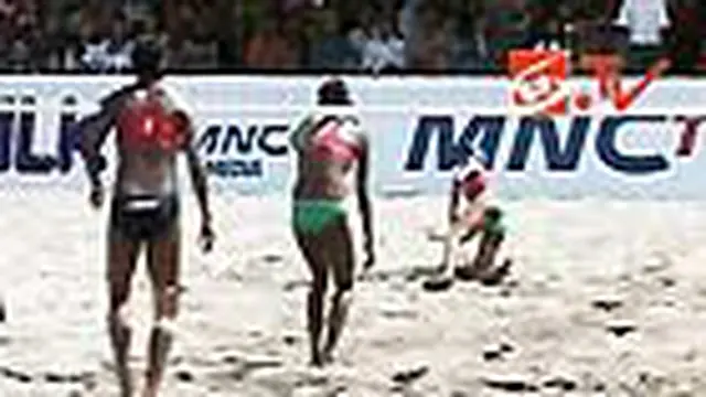 Emas Voli Pantai Putri Lepas