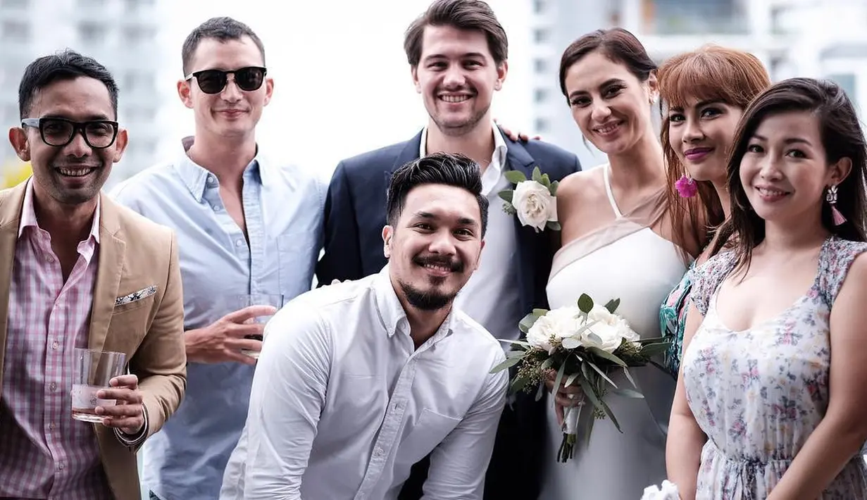 Walaupun acara baby shower dilaksanakan di Singapura, akan tetapi banyak sahabat Marissa yang menghadiri acara tersebut. (Foto: instagram.com/fadi.iskandar)
