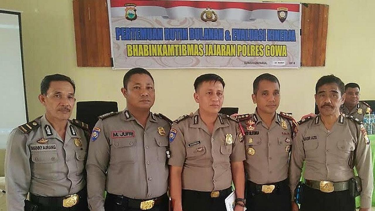 Tiga Personil Bhabinkamtibmas Gowa Dapat Hadiah Kapolres (Liputan6.com/ Eka Hakim)
