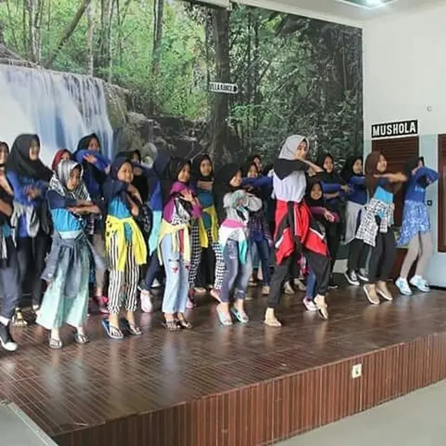 6 Potret Nadya Mustika saat Berkegiatan di Panti Asuhan, Sosok yang Aktif