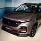 Wuling Almaz RS memiliki tampilan lebih sporty.(Septian/Liputan6.com)