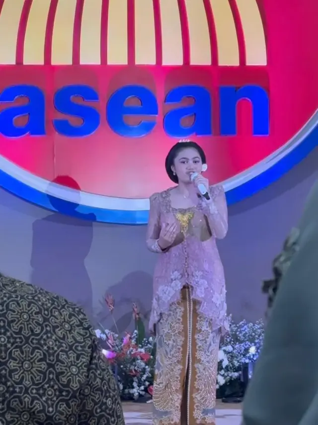 6 Potret Amora Lemos Anak Kris Dayanti Tampil di Acara HUT ke-57 ASEAN, Anggun Kenakan Kebaya