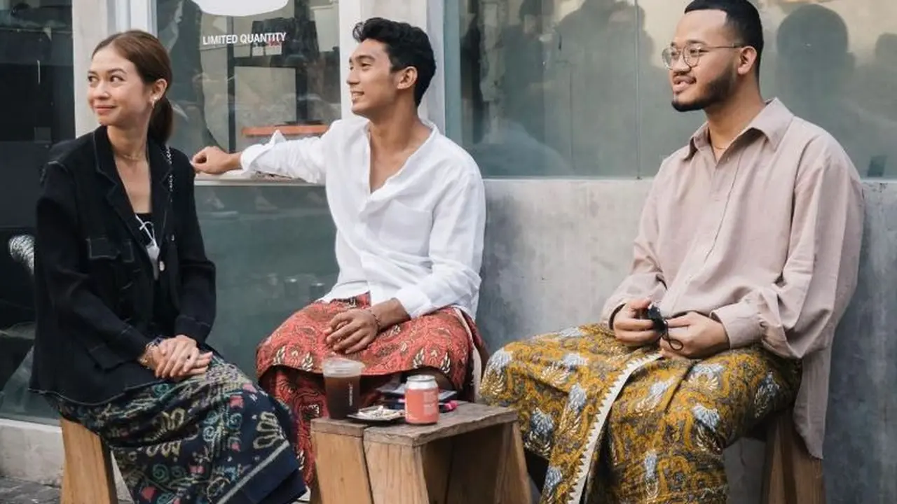 Kampanyekan Gerakan Berkain, Swara Gembira Fokus Pada Generasi Muda Indonesia