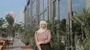 Sering terlihat menggunakan busana casual namun tetap stylish, gaya OOTD Kesha Ratuliu satu ini juga bisa dijadikan inspirasi. Penampilan sederhananya ini pun bisa dipakai saat tengah hangout atau menghadiri acara semi-formal. (Liputan6.com/IG/@kesharatuliu05)