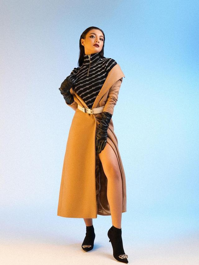 7 Gaya Pemotretan Angela Gilsha dalam Tema Classe Confidentiel, Memesona