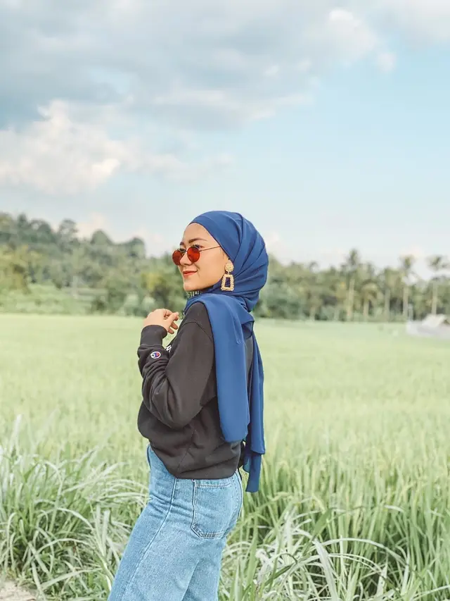 6 Pesona Vita Alvia saat Pakai Hijab, Makin Anggun