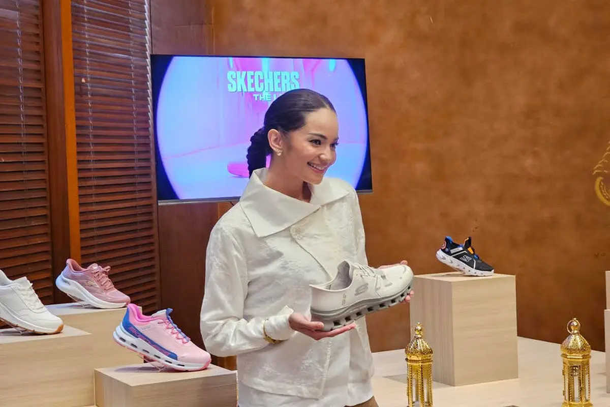 Enzy Storia dan Joe Taslim Pilih Sepatu dengan Teknologi Slip-Ins Skechers