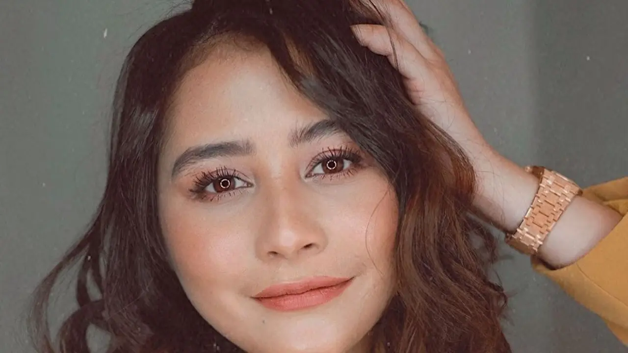 FOTO: Gaya Prilly Latuconsina dengan Rambut Pendek Sebahu, Tampil Lebih Dewasa