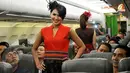 Mahija, butik yang fokus pada kain-kain nusantara, mempersembahkan beragam model baju di ketinggian lebih dari 30,000 kaki maskapai Citilink tujuan Bali - Jakarta. (Liputan6.com/Danu Baharuddin)