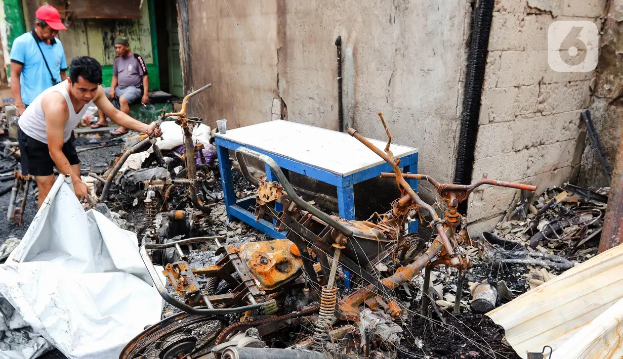 Sebanyak 543 rumah hangus terbakar pada insiden yang terjadi pada pukul 00.35 WIB. (Liputan6.com/Herman Zakharia)