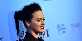 Katy Perry dan Orlando Bloom kembali rujuk usai kasus skandal perselingkuhan yang dilakukan oleh Orlando dan Selena Gomez disebuah klub malam minggu lalu. (AFP/Bintang.com)