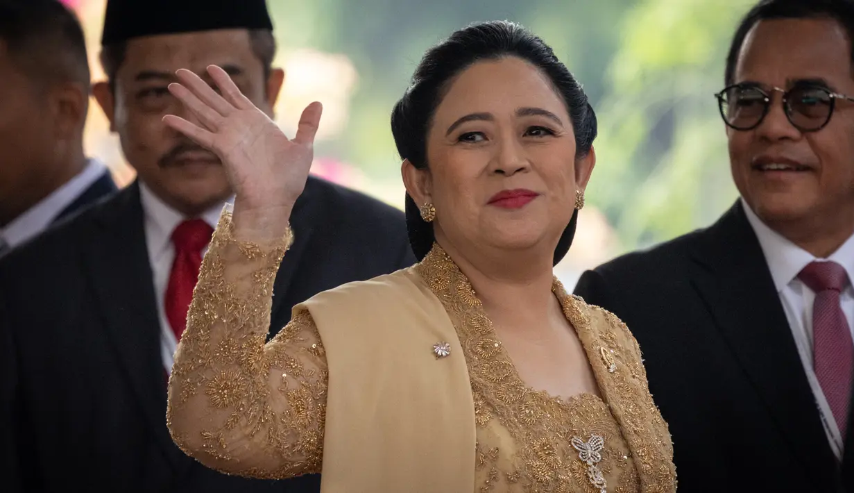 Ketua DPR RI Puan Maharani dengan mengenakan baju kebaya tiba untuk menghadiri Sidang Tahunan MPR, Sidang Bersama DPR dan DPD tahun 2024 di kompleks Parlemen, Senayan, Jakarta, Jumat (16/8/2024). (Yasuyoshi CHIBA / AFP)