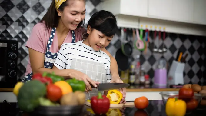 5 Cara Menarik untuk Mengajak Anak Makan Buah dan Sayur