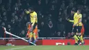 Pemain Watford, Troy Deeney (kiri) merayakan golnya ke gawang Arsenal pada pekan ke-23 Premier League di Emirates stadium, London, Selasa (31/1/2017). Arsenal kalah 1-2. (AP/Frank Augstein)