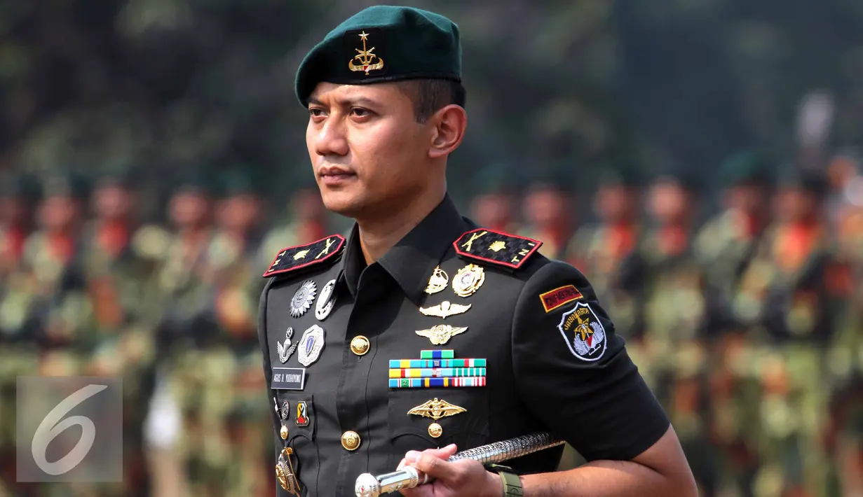 Mayor Inf Agus H Yudhoyono saat mengikuti upacara sertijab di Markas Yonif Mekanis 203, Tangerang (22/8/2015). Agus resmi menjabat Komandan Batalyon Infanteri Mekanis 203. (Liputan6.com/Helmi Afandi)