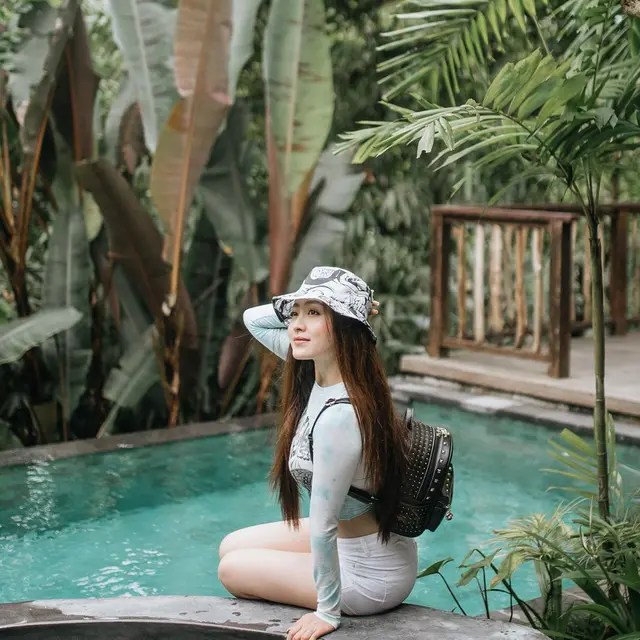 6 Potret Liburan Natasha Wilona di Bali, Offroad Bareng Ajik Krisna