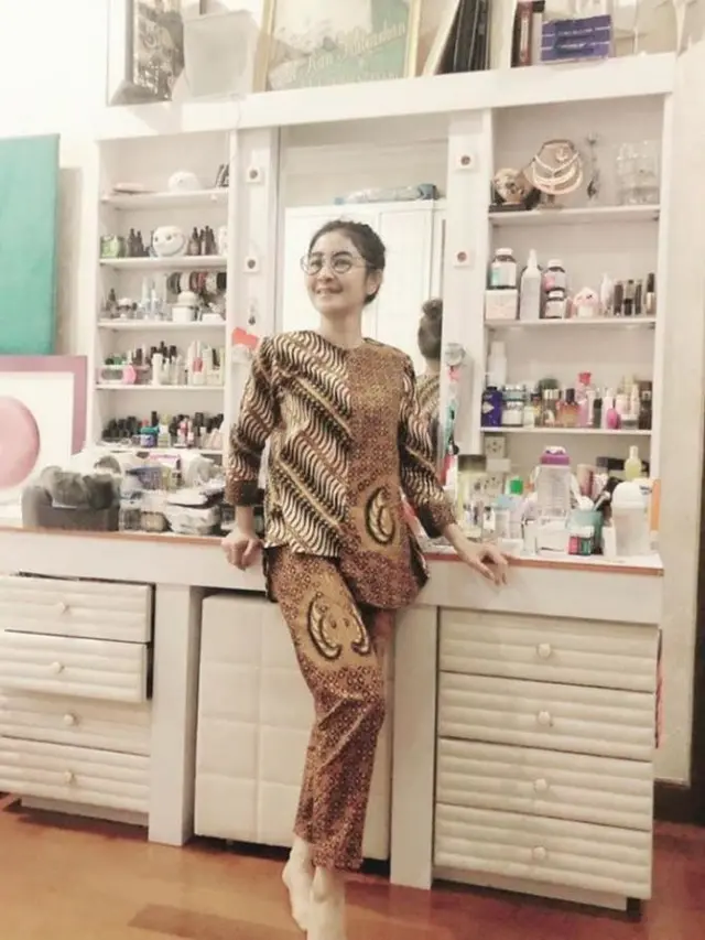 7 Potret Rumah Mewah Uut Permatasari, Elegan Bernuansa Putih