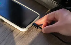 Ciri Kepribadian Seseorang dari Kebiasaan Charge HP, Ada yang Suka Bersiap Ada yang Santai