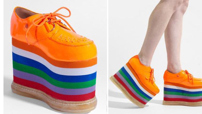 Sepatu  Pelangi Dengan Sol  Setinggi 14 cm Berani Pakai 