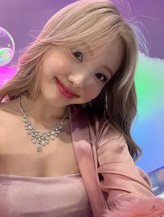 Penguntit asal Jerman bernama Josh itu datang ke Korea dengan maksud memberikan kado ulang tahun kepada Nayeon TWICE yang berulang tahun Nayeon jatuh pada 22 September. (FOTO: instagram.com/nayeonyny/)