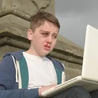 Ternyata bukan cuma obat untuk membesarkan payudara saja yang jadi barang dagangan di Instagram, ada juga jasa cyber bullying lho. (Foto: chantalkhoury.files.wordpress.com)