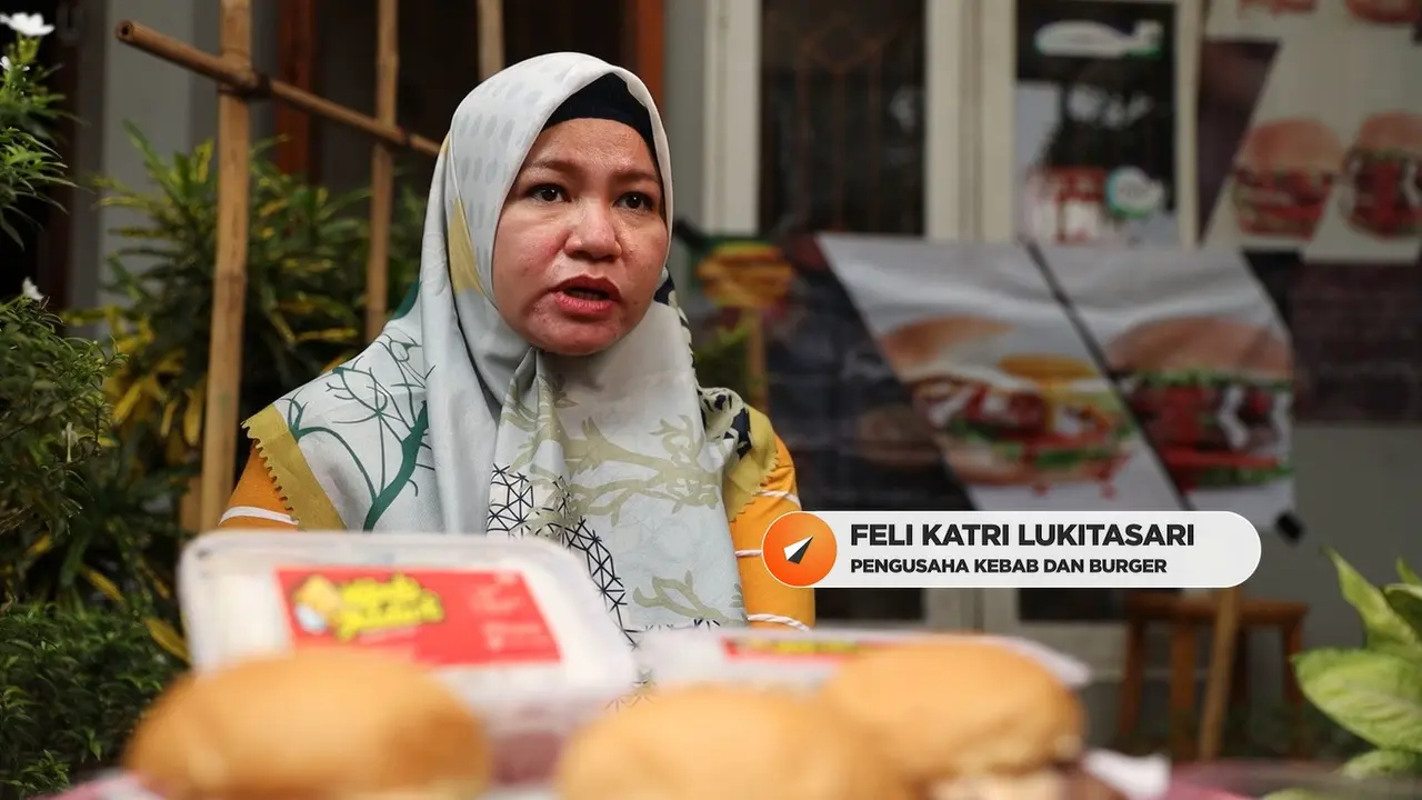 Korban PHK Beralih Jualan Kebab dan Burger