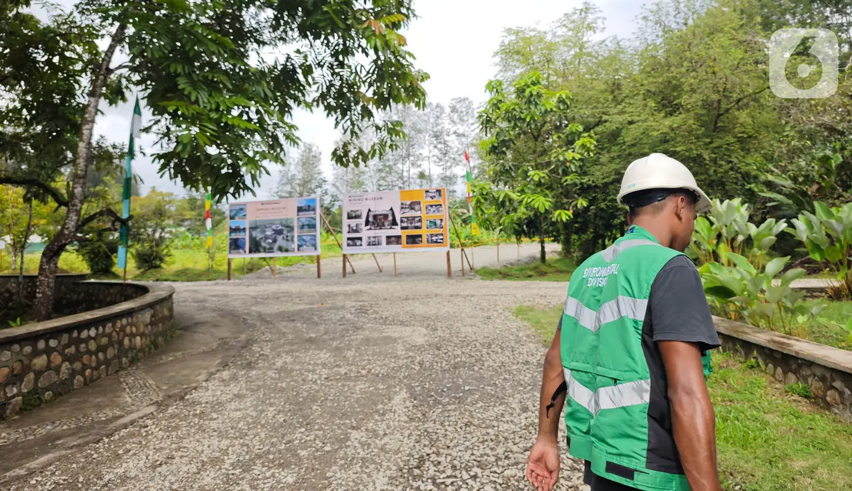 Pusat Penelitian Reklamasi dan Keanekaragaman Hayati PT Freeport Indonesia (PTFI) memanfaatkan tanah limbah pasir sisa tambang (tailing) menjadi lahan yang produktif untuk kegiatan pertanian, perkebunan, perikanan dan peternakan. (Foto: Liputan6.com)