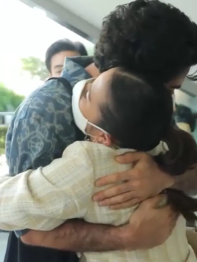 Main Film Bareng, Ini 6 Momen Manis Prilly Latuconsina dan Reza Rahadian