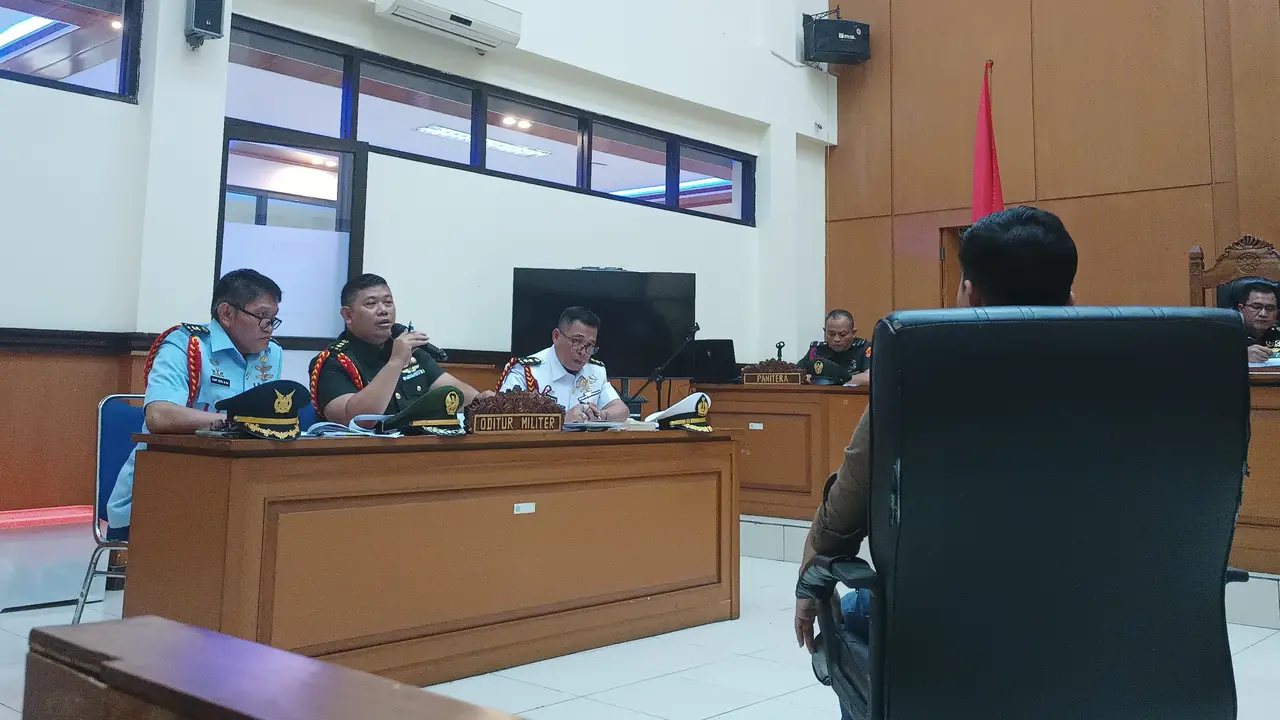 Oditur Militer II-07 Jakarta menghadirkan sejumlah saksi dalam sidang lanjutan kasus pembunuhan terhadap Imam Masykur di Pengadilan Militer II-08, Jakarta, Kamis (2/11/2023). Salah satu saksinya adalah Khaidar, korban penculikan para terdakwa.