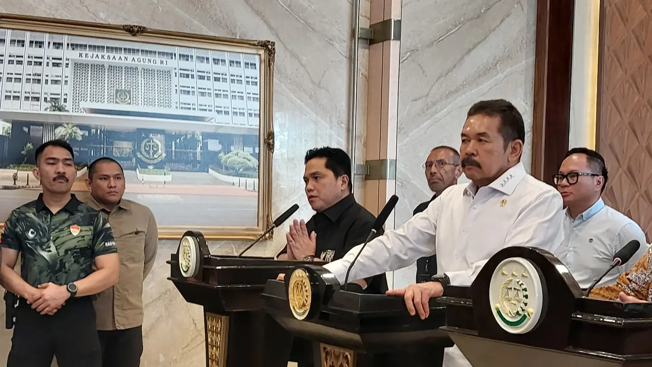 Menteri BUMN Erick Thohir menyerahkan hasil audit dana pensiun (dapen) BUMN ke Kejaksaan Agung.