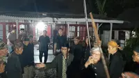 Tradisi mengarak pusaka dan tapa bisu dalam lebaran Idul Fitri penganut Islam Kejawen Kalitanjung, Banyumas, Jawa Tengah. (Foto: Liputan6.com/Istimewa)
