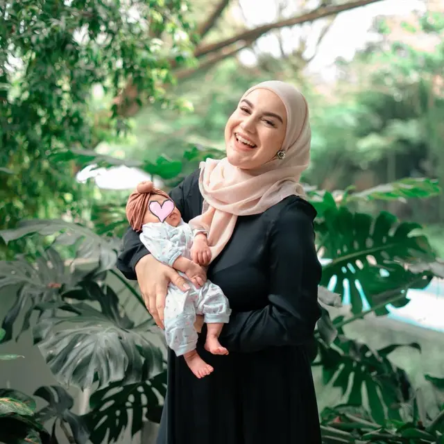 6 Potret Penampilan Irish Bella Usai Sebulan Melahirkan, Badannya Tetap Ideal