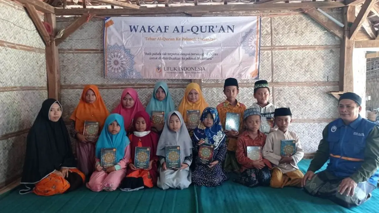 Membina Karakter dan Pendidikan dengan Sedekah Jumat dan Bimbingan Belajar Gratis