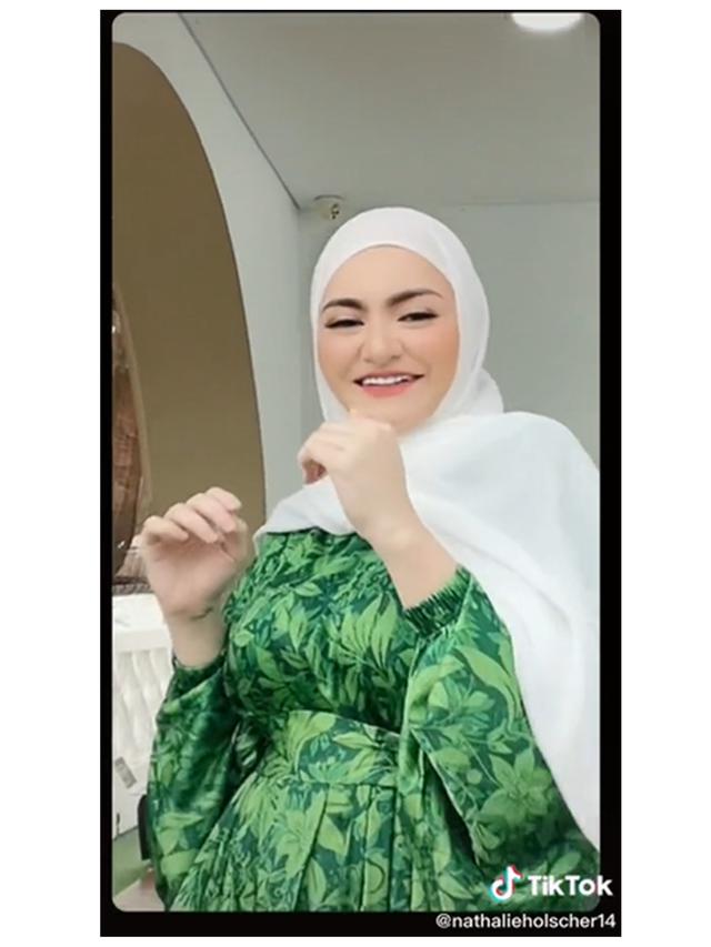 Hamil Anak Pertama, Ini 6 Potret Baby Bump Nathalie Holscher Istri Sule