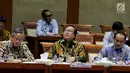 Menteri PPN/Kepala Bappenas Bambang Brodjonegoro memberi paparan saat rapat kerja dengan Komisi XI di Gedung DPR RI, Rabu (19/9). Bambang memaparkan pagu anggaran 2019 untuk Kementerian PPN/Bappenas turun menjadi Rp1,781 triliun (Liputan6.com/Johan Tallo)