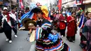 Anggota komunitas adat Gurung menari mengenakan pakaian tradisional saat mengikuti upacara perayaan Tahun Baru 'Tamu Lhosar' di Kathmandu, Nepal (30/12/2022). Acara itu digelar untuk menyambut pergantian tahun. (AFP/Prakash Mathema)
