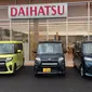 Daihatsu Tanto (tengah) dilengkapi fitur sekelas mobil mewah. (Septian / Liputan6.com)