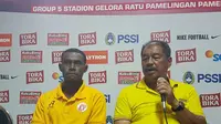 Pelatih Perseru Serui Yusac Sutanto (Mustafa Aldo)