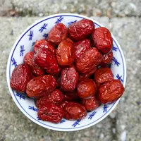 Sebutir kurma berisikan segudang khasiat baik. (unsplash.com/@chinalily)