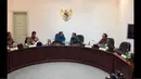 Presiden SBY saat memimpin rapat membahas Perppu Pilkada Langsung dengan 10 perbaikan di Kantor Presiden, (2/10/14). (twitter.com/SBYudhoyono) 