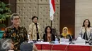 Calon pimpinan KPK Johan Budi saat tiba di Gedung Setneg untuk wawancara dengan pansel KPK, Jakarta, Selasa (25/8/2015). Menurut Johan, narapidana kasus-kasus pelanggaran berat tidak perlu diberi remisi. (Liputan6.com/Faizal Fanani)