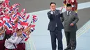 Presiden Prabowo Subianto) dan Perdana Menteri Thailand Anutin Charnvirakul bersama pelajar saat upacara penyambutan kenegaraan di Istana Merdeka, Jakarta, Senin (3/8/2026). (AP Photo/Tatan Syuflana)