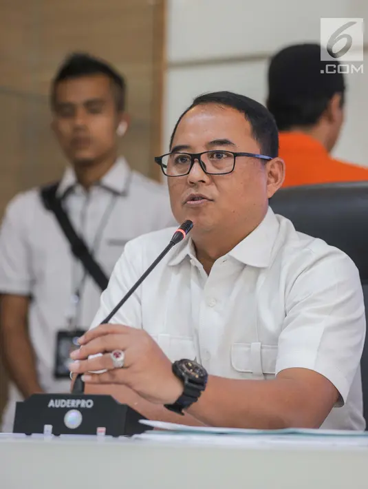 Kasubdit I Dittipidsiber Bareskrim Polri Kombes Pol Dani Kustoni memberikan keterangan saat rilis kasus pemberitaan hoax di Jakarta, Senin (1/7/2019). Kepolisian menangkap pelaku penyebar berita hoax dengan akun media sosial bernama /rif_oposite. (Liputan6.com/Faizal Fanani)